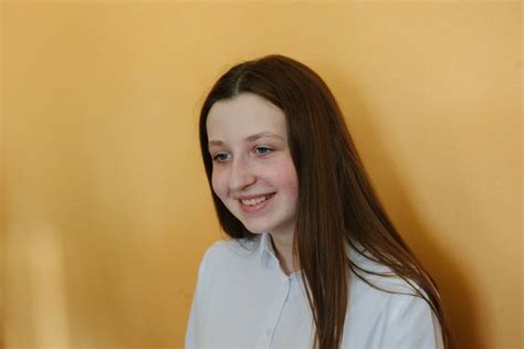 Старшеклассница | Long hair styles, Portrait, Beauty