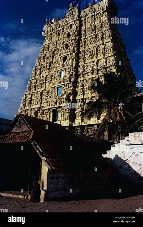 Suchindram temple Stock Photo - Alamy