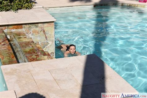 Rachel Starr Poolside Image Porn Pic