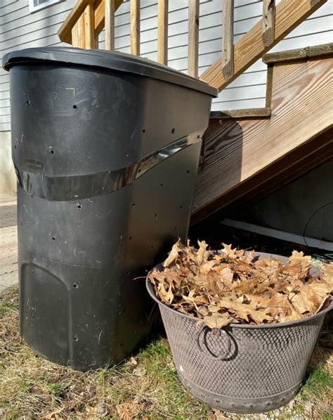 DIY Easy Kitchen Compost Bucket - One Hundred Dollars a Month