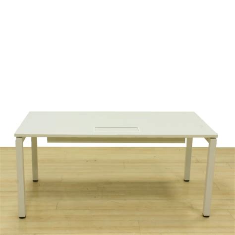 Mesa Operativa STEELCASE Mod OTTIMA Tapa Fabricada En Color Blanco