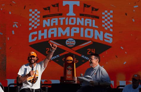 Tennessee Baseball Signs Tony Vitello To Massive Contract Extension