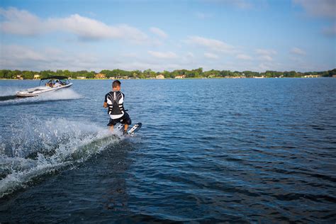 Water skiing - Mumm3Ocean