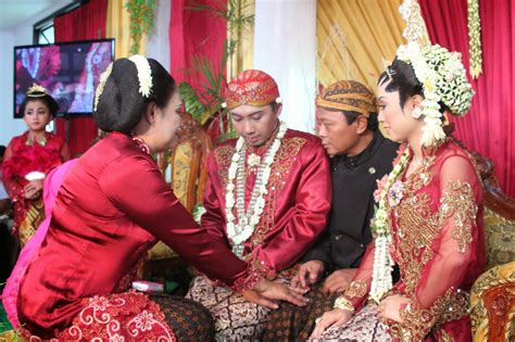 Arti Prosesi Sakral Pernikahan Adat Jawa Yang Dijalani Paula Baim