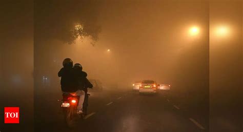 Delhi Weather News: Fog causes poor visibility in Delhi-NCR, flights ...