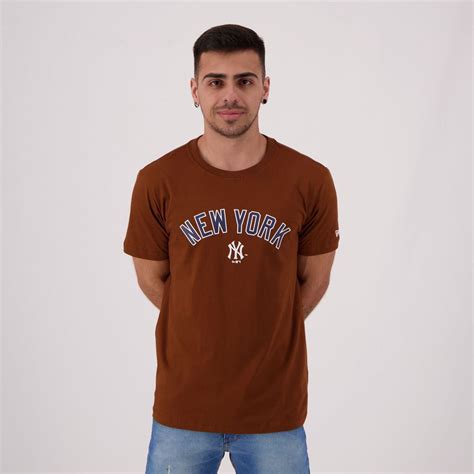 Camiseta New Era MLB New York Yankees Essentials Marrom FutFanatics