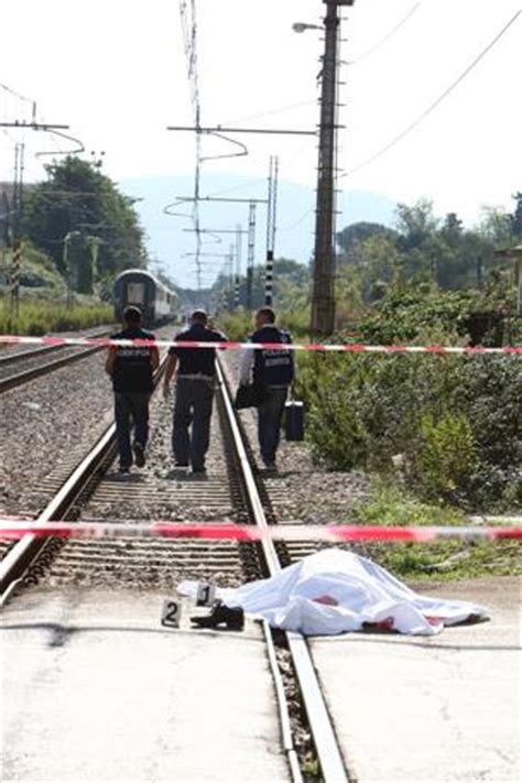 Maddaloni Investito Da Treno Al Passaggio A Livello Era Sordo