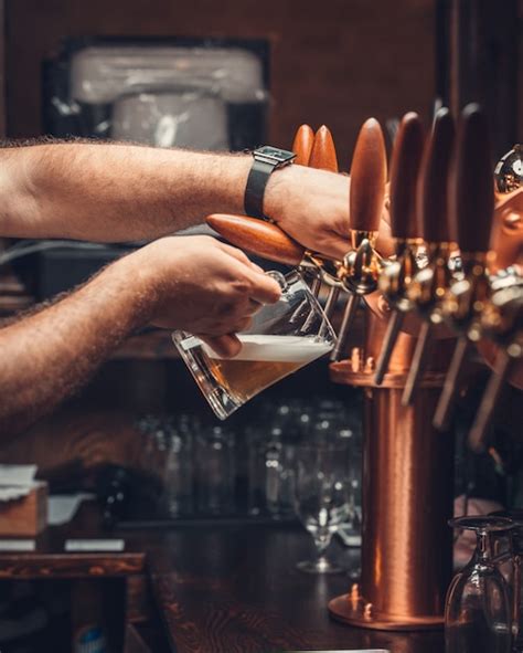 Bière Filtrée Avec De La Mousse Photo Gratuite