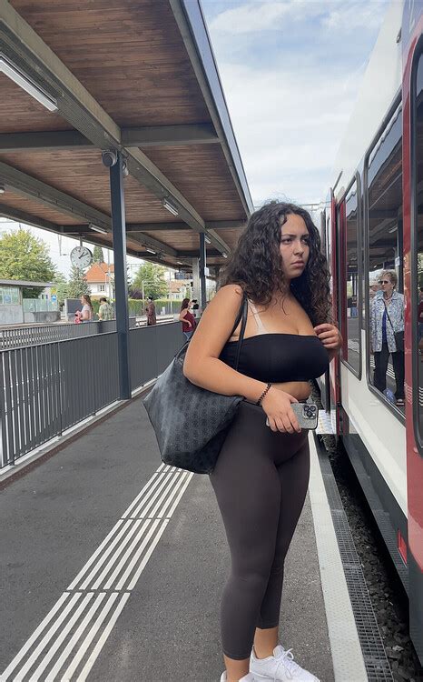 Thick Brunette Teen Cameltoe Spandex Leggings Yoga Pants Forum