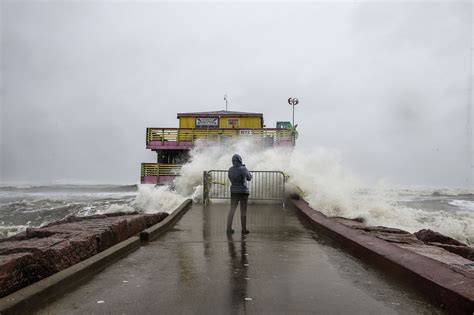 What is hurricane storm surge, and why can it be so catastrophic? – ICMGLT