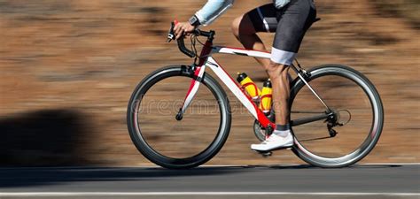 Tache Floue De Mouvement D une Course De Vélo Avec La Bicyclette Et Le