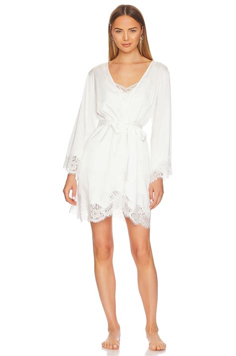 Homebodii Sian Short Lace Robe In White Revolve