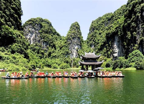 hoa lu hanh trinh kham pha vung dat van hoa linh thieng
