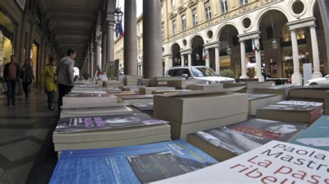 Portici Di Carta A Torino Torna La Libreria Pi Lunga Del Mondo