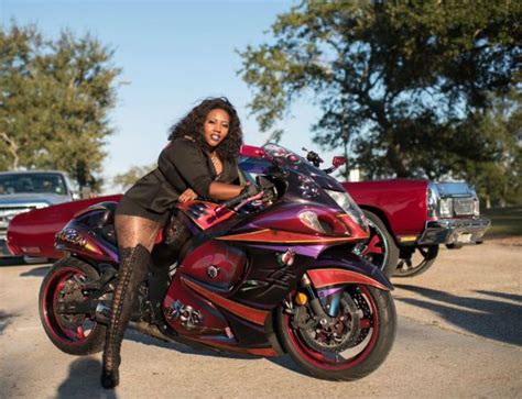 Caramel Curves The First All Female Motorcycle Club In New Orleans In