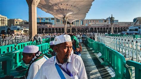 ZIARAH MAKAM NABI MUHAMMAD SAW ANTARA Foto