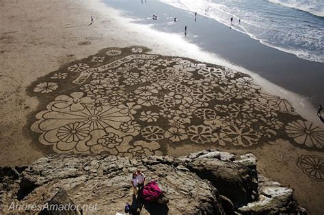 28 Amazing And Huge Drawings On Beach Sand Incredible Snaps