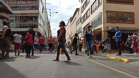 Coronavirus Perú vendedores ambulantes en Mesa Redonda invaden calles