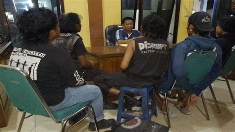 Bikin Resah Pengguna Jalan Anak Punk Ini Dibawa Ke Kantor Satpol Pp