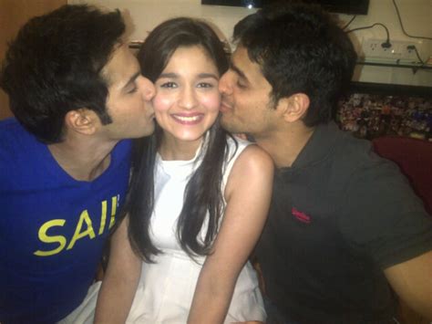 alia bhatt and siddharth malhotra kiss ~ Most Sexiest Photos