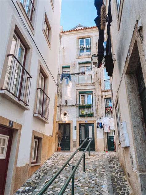 10 beautiful sights not to miss in Alfama Lisbon (plus tips from a local!)