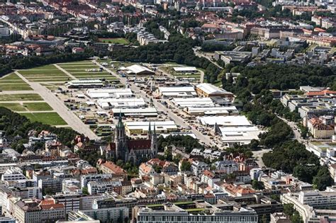 M Nchen Aus Der Vogelperspektive Aufbauarbeiten Auf Dem Festgel Nde