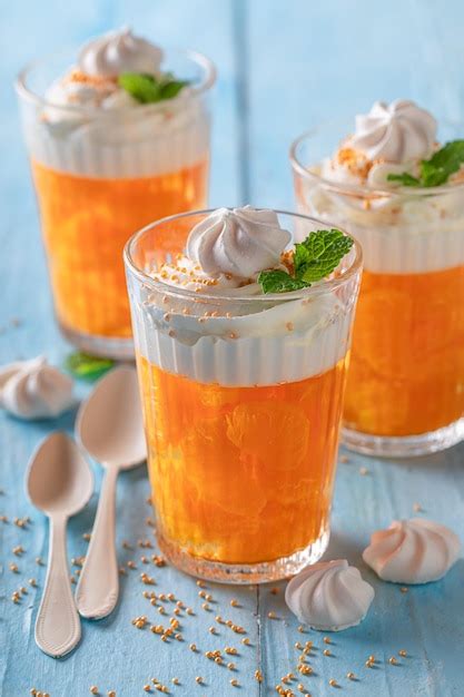 Deliciosa E Cremosa Geleia De Laranja Servida Merengue E Creme