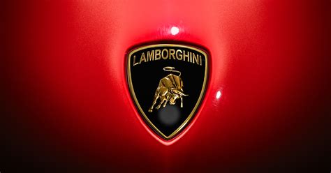 Lamborghini Aventador LP750 on Behance