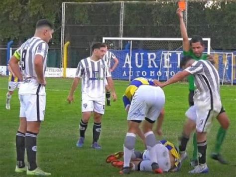 La Criminal Patada De Un Futbolista A Un Rival Que Estaba En El Piso En Liga Amateur Santafesina