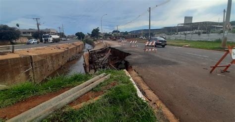 Novo trecho da Ernesto Geisel fica interditado após desmoronamento O