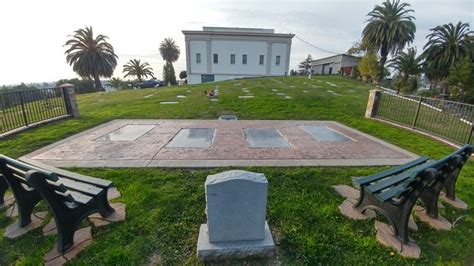 Jonestown Memorial – Oakland, California - Atlas Obscura