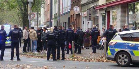 Polizistin Reanimiert Mann In Dortmund Hunderte Schaulustige Gucken Zu