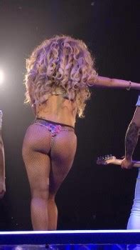 Lady Gaga Glorious Ass In A Thong Wearing A Bikini Top During Concert In Nyc Mq