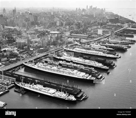 Historisches Angedocktes Schiff Fotos Und Bildmaterial In Hoher