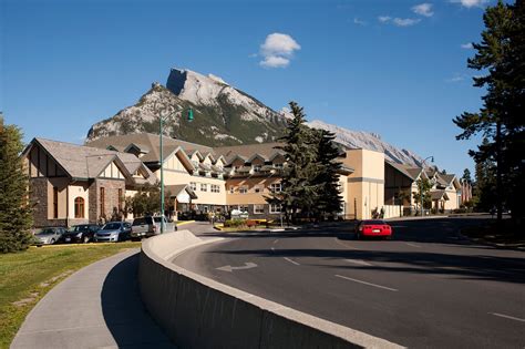 THE YWCA BANFF HOTEL - Prices & Hostel Reviews (Alberta)