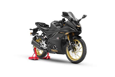 Yamaha Apresenta Novas Cores Para Sua Yzf R V E Fz Revista Moto