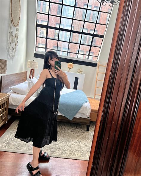 AriaSaki mirror selfies - IG - July 2023 : r/Otvgirlsfeet