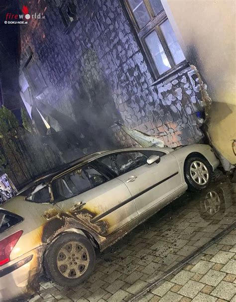 N B Brand In Ratzersdorf Autobrand Erfasst Hausfassade Und Dach