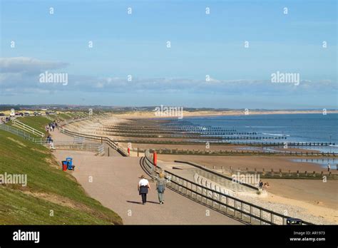 Dh Seafront Beach Aberdeen People Walking Along Promenade Couple Uk