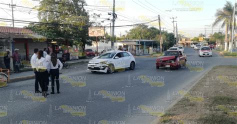 Joven Conductor Invade Carril Y Choca