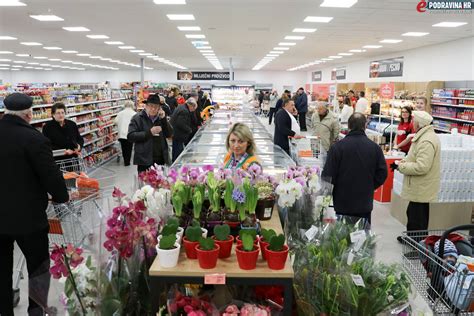 S Polica Se Povla I Jo Jedan Prehrambeni Proizvod Sadr I Sastojak