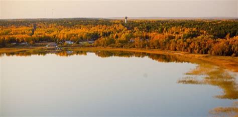 Experience the Vibrant Fall Colors on Your Ontario Road Trip!