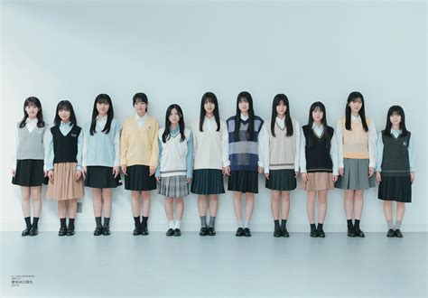 櫻坂46、三期生11人が雑誌初登場！ 表紙を飾る『b L T 2023年4月号』で40ページ超えの総特集 画像一覧（12 13） The First Times