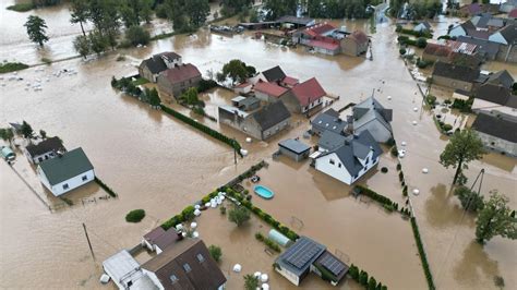 Odszkodowanie Po Zalaniu Co Zrobi By Otrzyma Pieni Dze Tvn Biznes