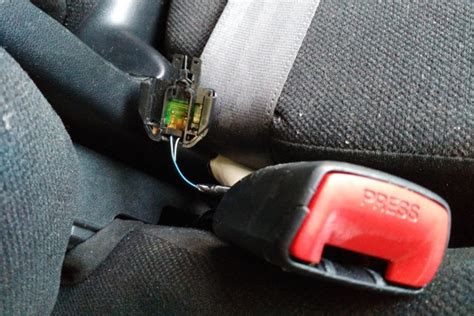 6 Simple Steps To Get Your Broken Seat Belt Buckle Fixed