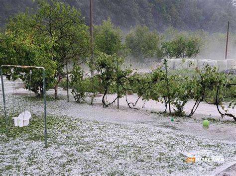 Info Bijeljina U Modriči padao grad veličine oraha nevrijeme se