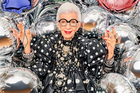 Iris Apfel Sur Le Style La Chirurgie Plastique Et Les 100 Ans Crumpe