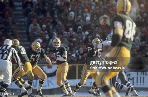 119 Dallas Cowboys Vs Green Bay Packers 1967 Nfl Championship Stock Photos, High-Res Pictures ...