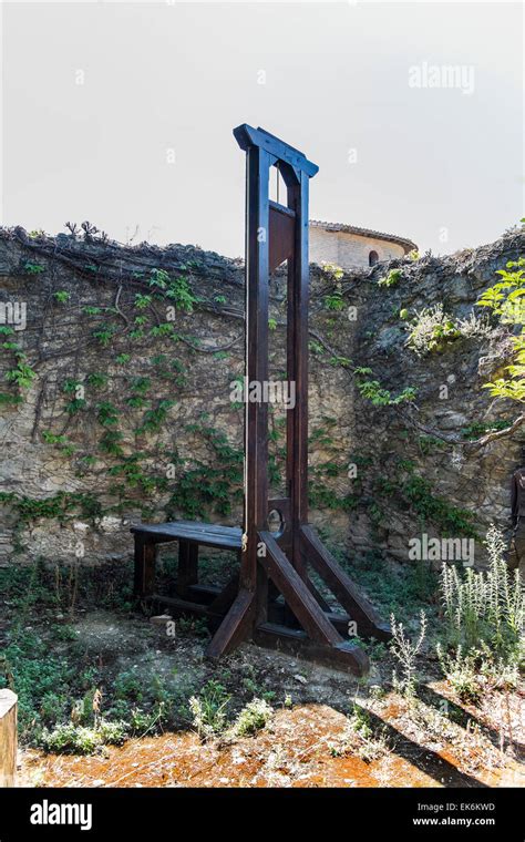 French revolution guillotine hi-res stock photography and images - Alamy