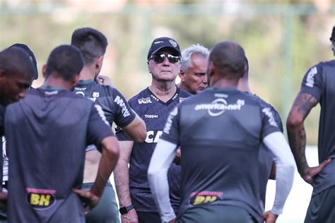 Recuperar coletivo do Atlético MG é chave para Levir ajustar time antes